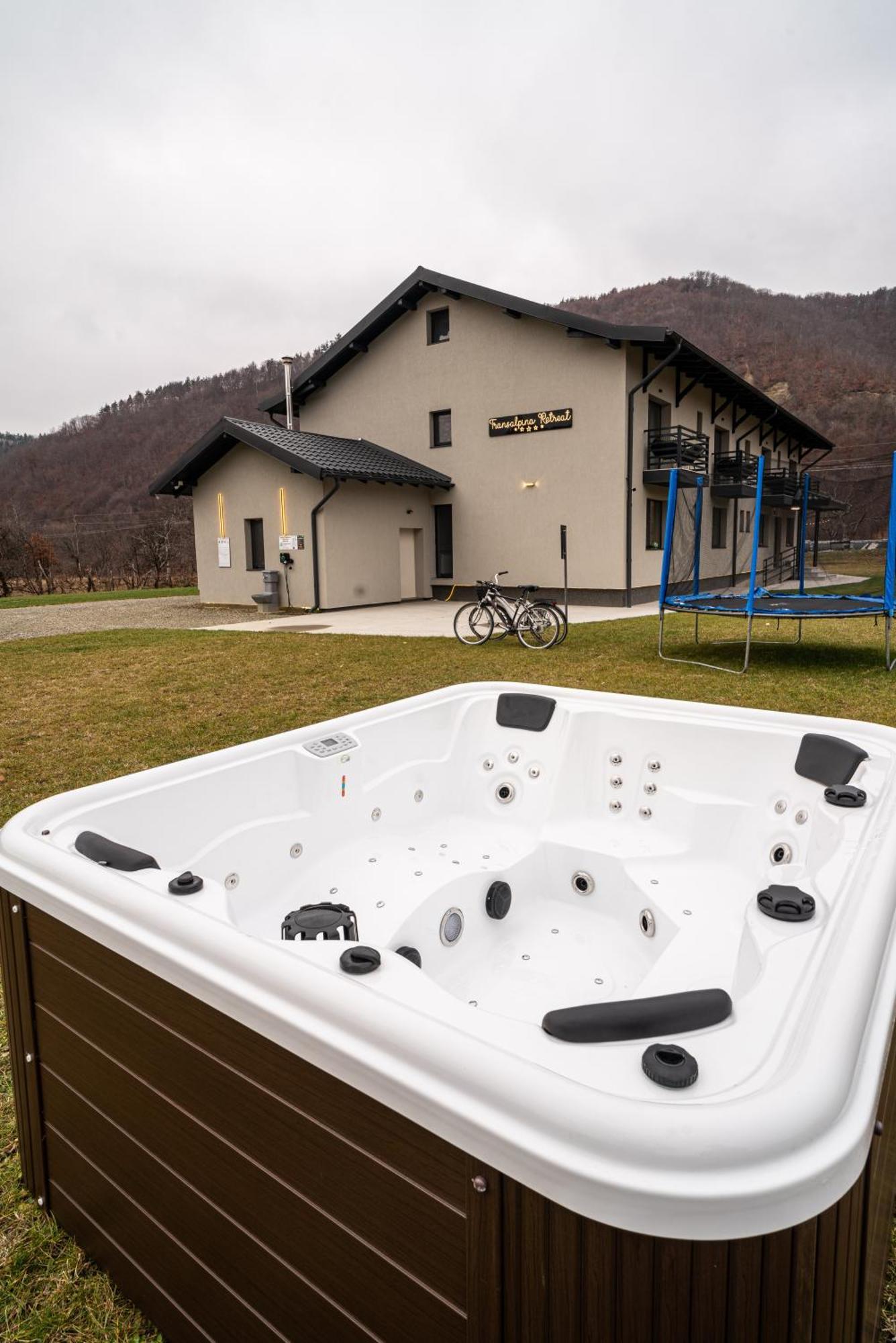 Transalpina Retreat 호텔 Novaci-Străini 외부 사진
